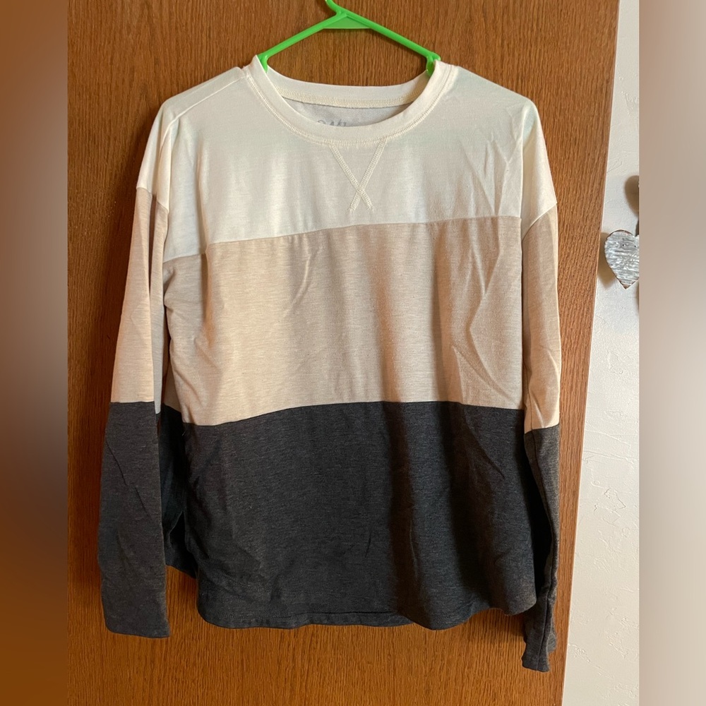Maurice’s tri color medium long sleeve shirt